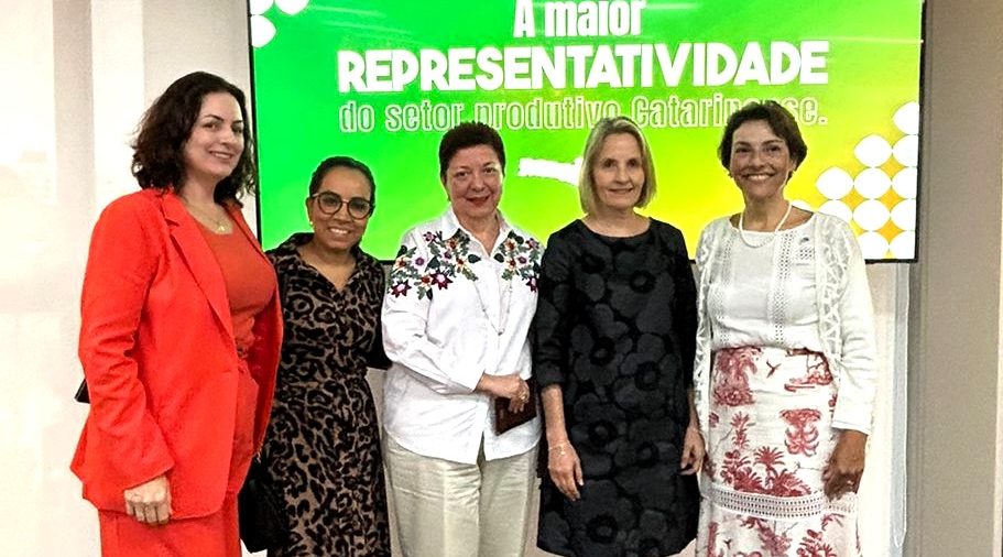 Embaixadora da Finlândia no Brasil na FACISC